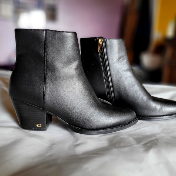 Coach Women's Pacey Pointed-Toe Booties Size 10M - Picture 1 of 3